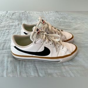 Nike- women’s court legacy shoes